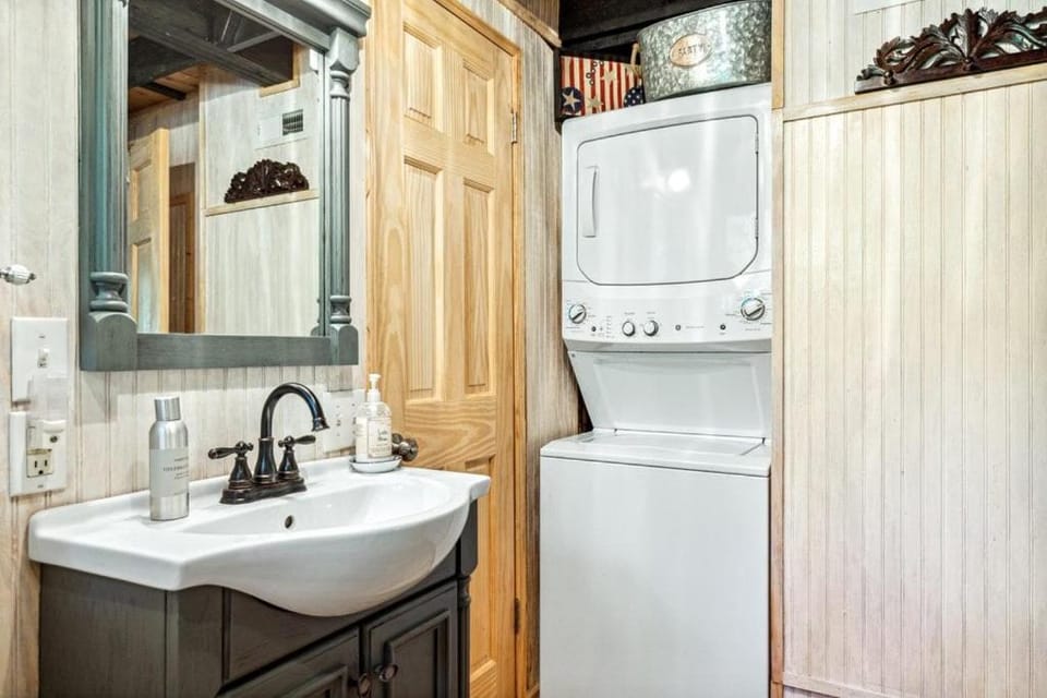 Bathroom, Other, Decorative detail