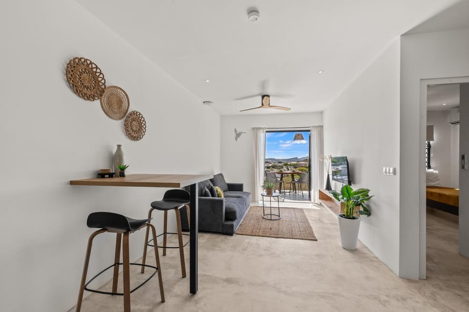 Day, TV and multimedia, Living room, Seating area, Dining area