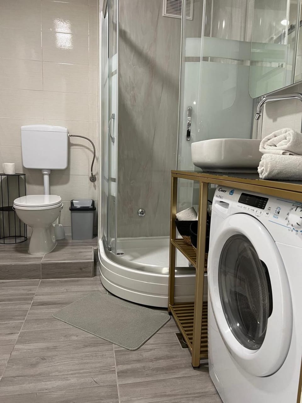 Shower, Toilet, washing machine, dryer