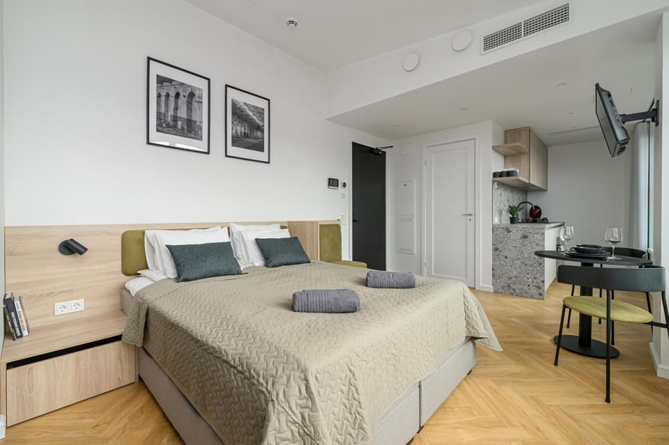 Photo of the whole room, Bedroom