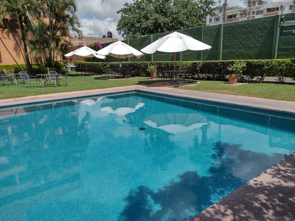 Garden, Swimming pool