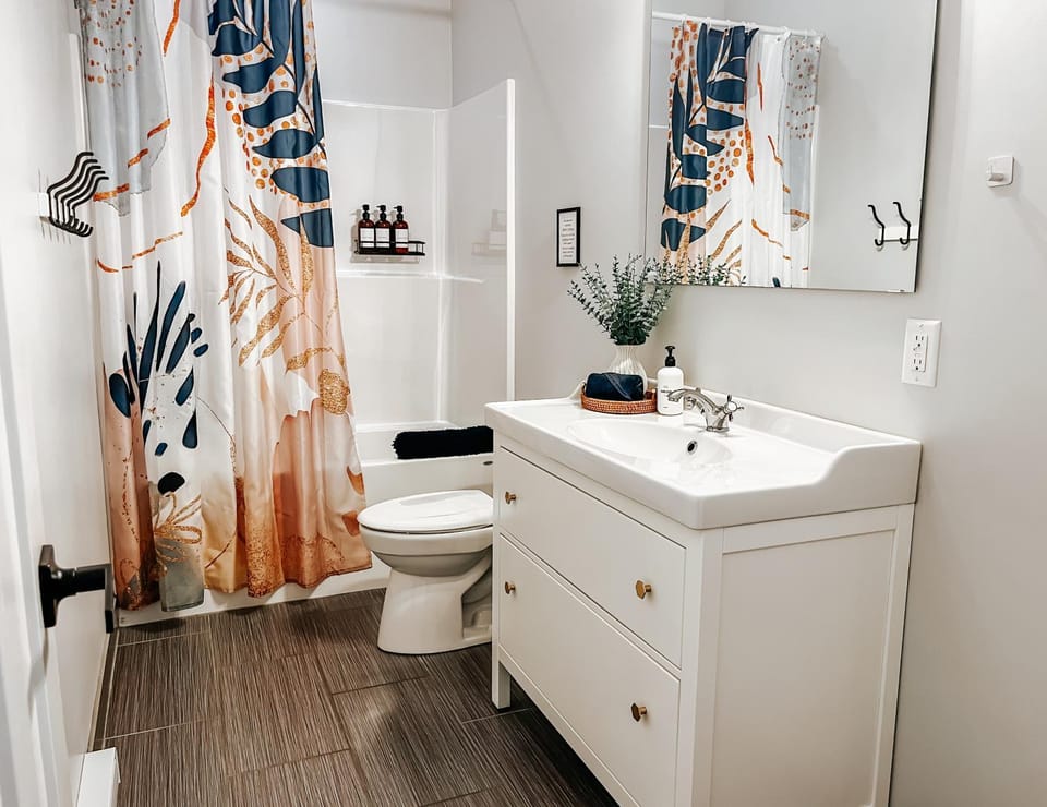 Shower, Toilet, Bathroom, Bath, towels