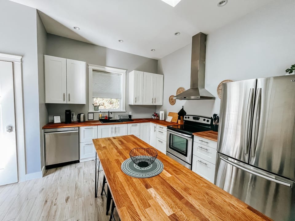 Kitchen or kitchenette, Dining area, dishwasher, oven, stove, toaster