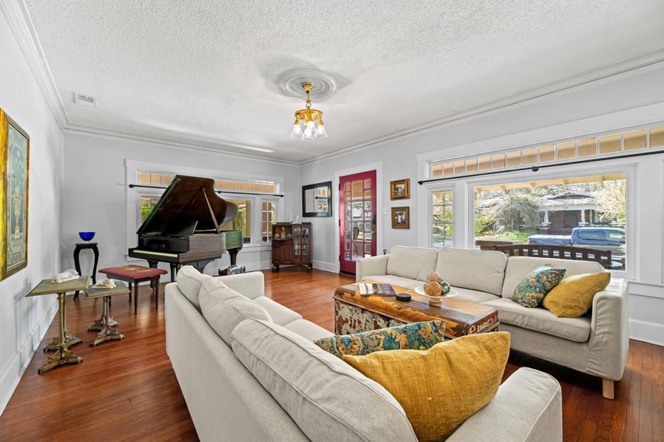 Mistletoe Heights Bungalow House in Fort Worth