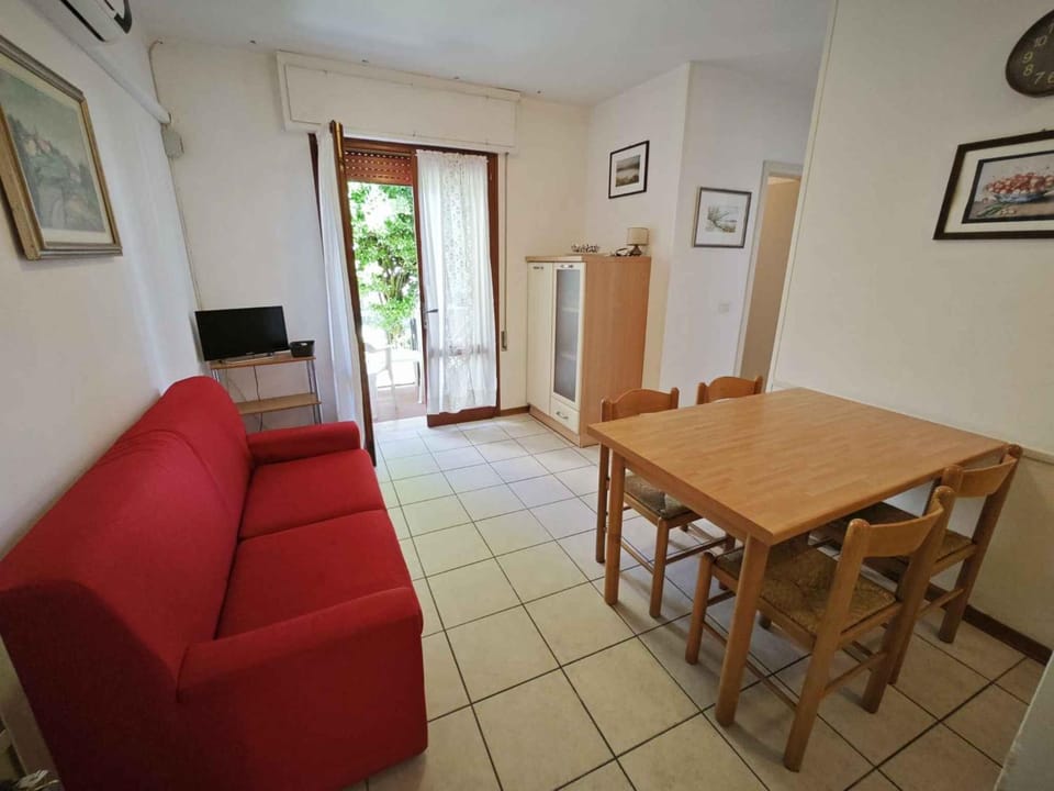 TV and multimedia, Balcony/Terrace, Living room, Seating area, Dining area