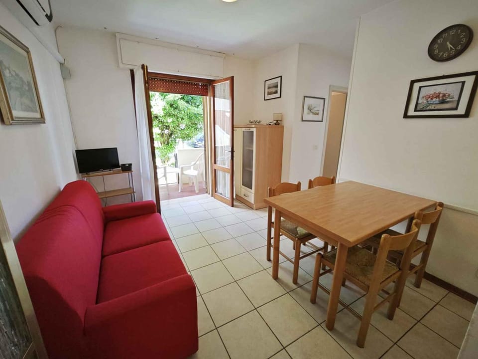 Balcony/Terrace, Living room, Seating area, Dining area, air conditioner