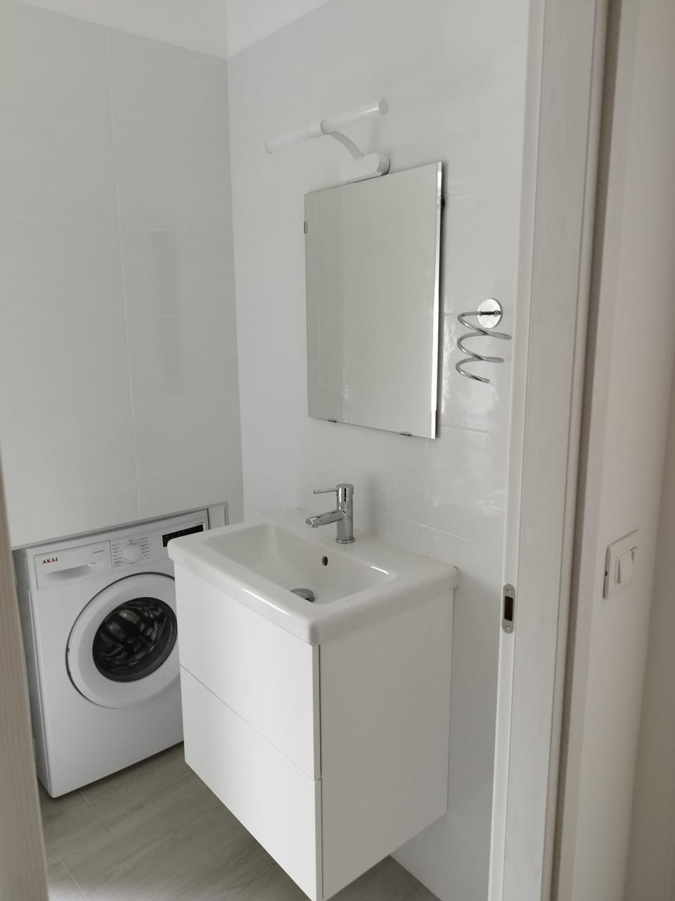 Bathroom, washing machine