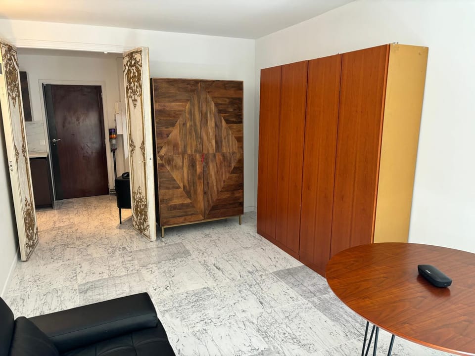 Paris Ponthieu Apartment in Paris
