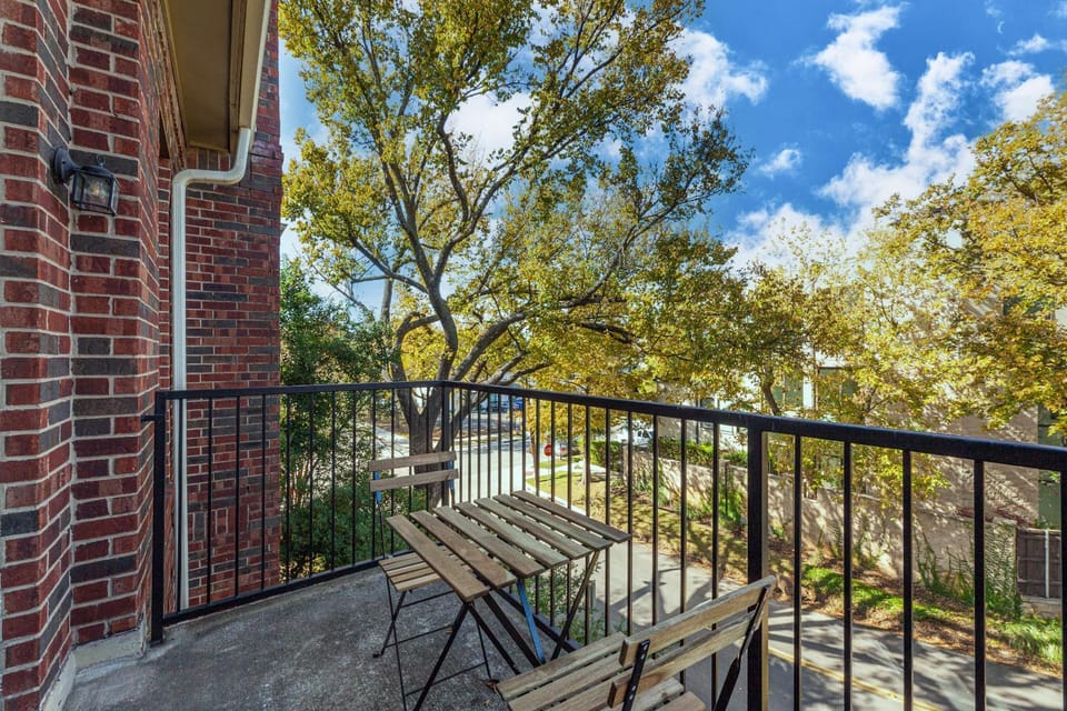 Newton Energy Apartment in Dallas
