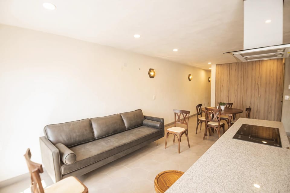 Kitchen or kitchenette, Living room, Seating area, Dining area