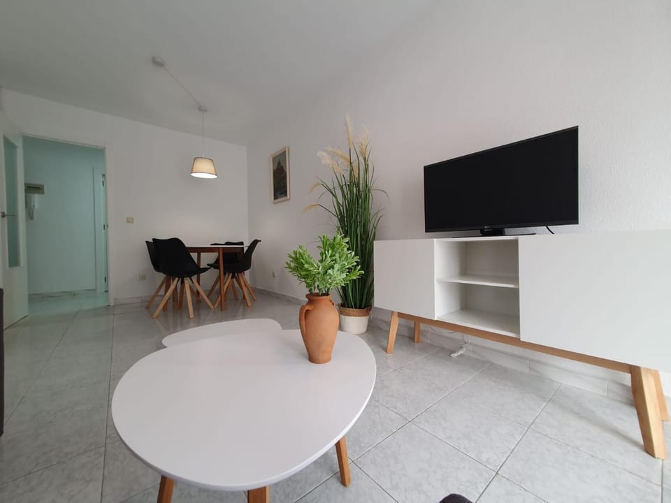 Communal lounge/ TV room, Dining area