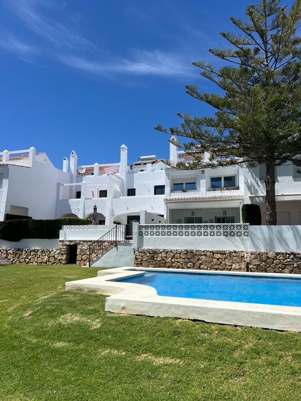 Day, Swimming pool, Parking