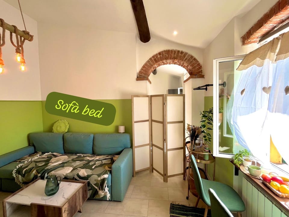 Living room, Food and drinks, Food, Breakfast