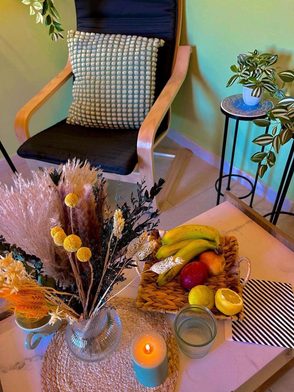 Living room, Food, Breakfast