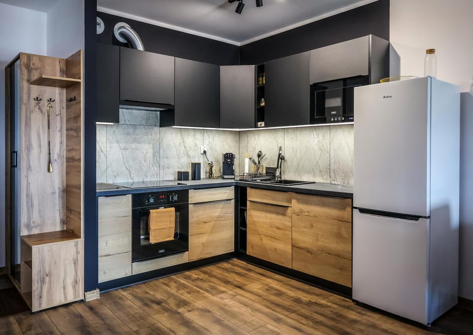 Coffee/tea facilities, Kitchen or kitchenette, dishwasher, oven, stove, toaster