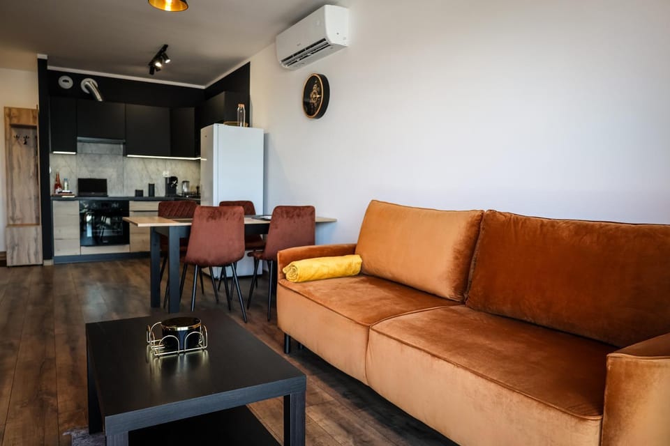 Kitchen or kitchenette, Living room, Seating area, Dining area, minibar