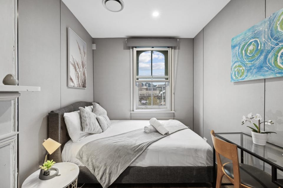 Cozy Double Room - Seconds to Central Station - Near Townhall UTS USYD Darling Harbour Chinatown - Shared Bathroom Bed and Breakfast in Surry Hills