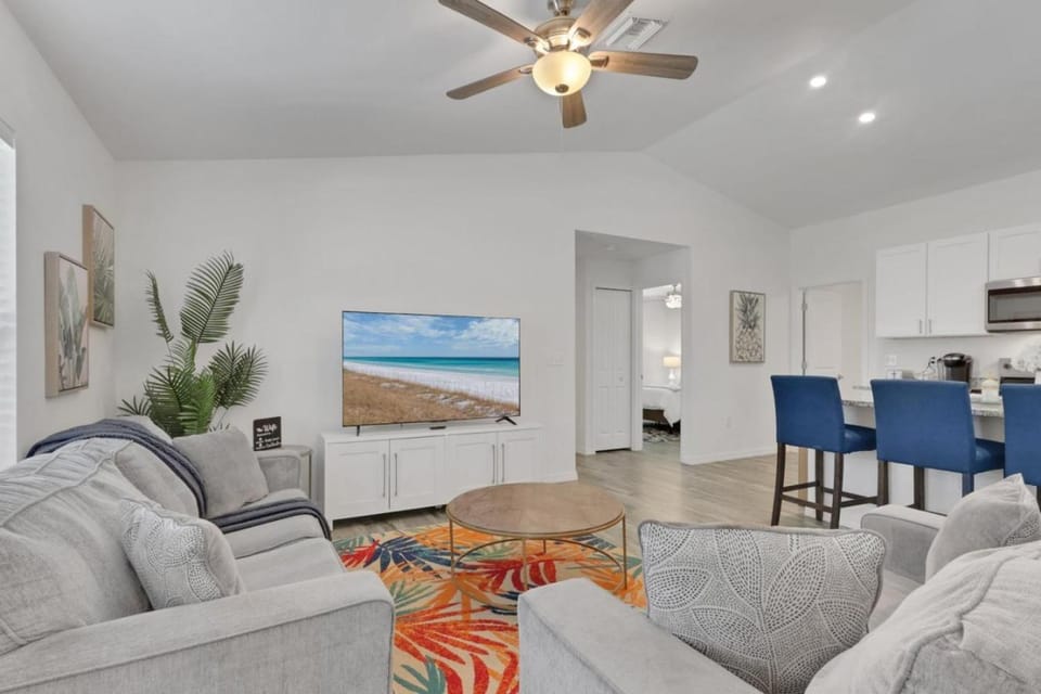 New with Pool & Pier! Perfect for two Families! House in North Fort Myers