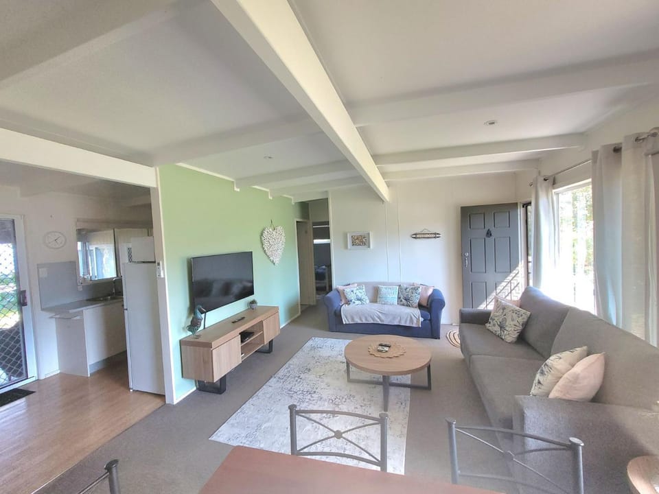 Waterfront Retreat by Book Jervis Bay Getaway Kayaks, Bikes, Fast Wi-Fi and more House in Saint Georges Basin
