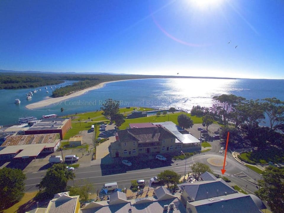 Simply THE Best by Book Jervis Bay Waterviews over the park House in Huskisson
