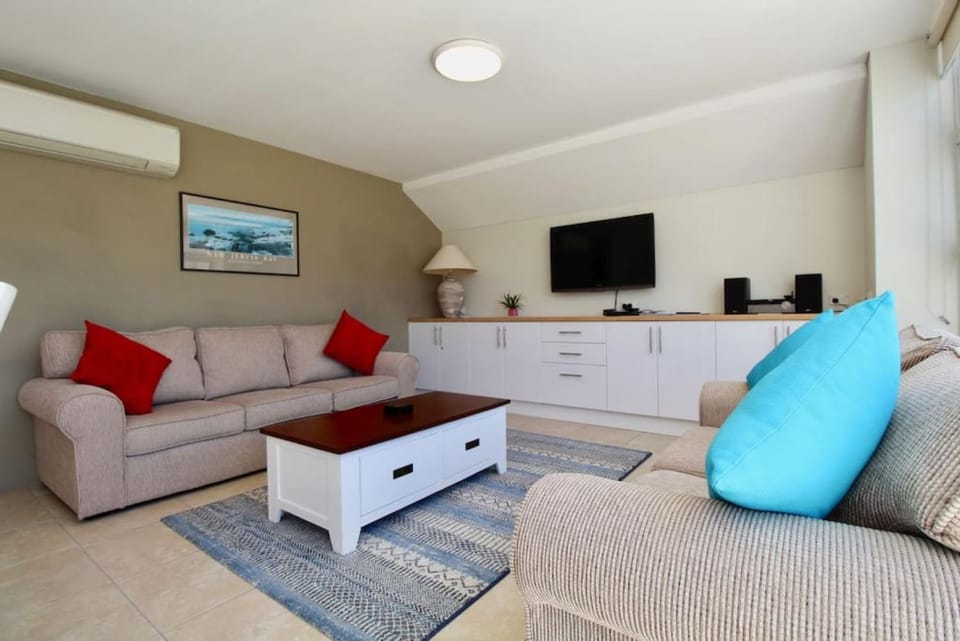 Simply THE Best by Book Jervis Bay Waterviews over the park House in Huskisson