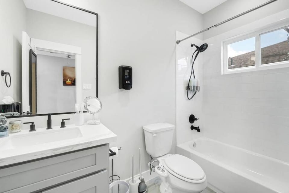 Shower, Toilet, Bathroom, Bath