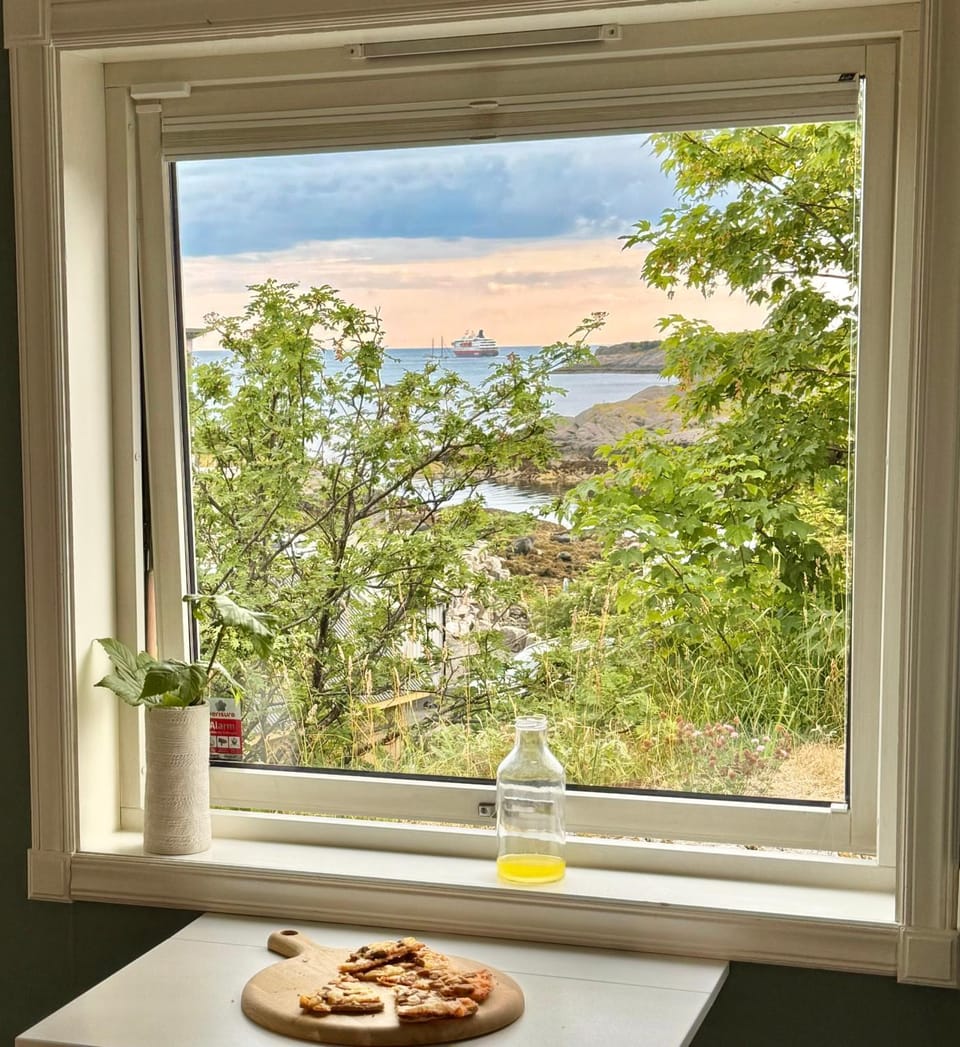 Natural landscape, View (from property/room), Dining area, Sea view