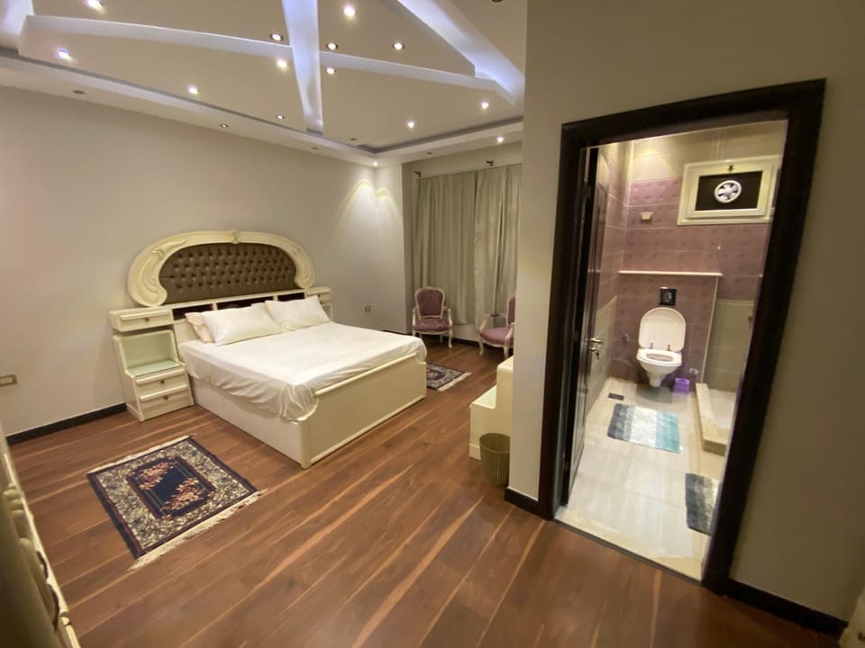 Bed, Bathroom, Photo of the whole room, Bedroom, heating, heating, wardrobe, air conditioner, air conditioner