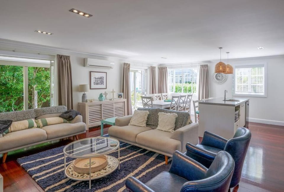 Capital Cottage 2-4 Bedroom- Russell Cottages Collection House in Northland