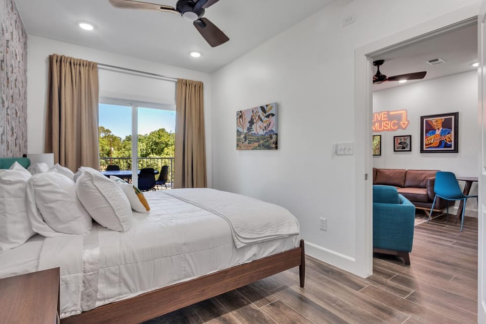 Bed, View (from property/room), Bedroom, Garden view
