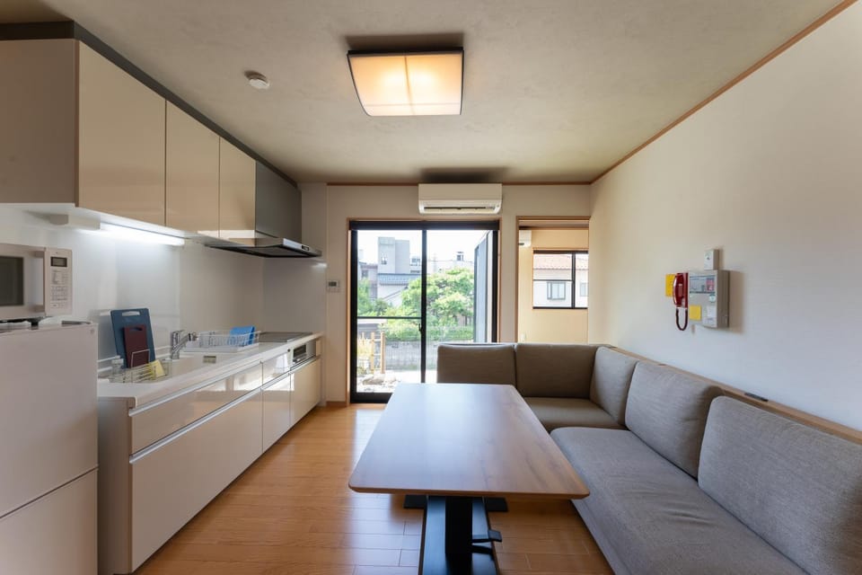 Kitchen or kitchenette, Living room, Seating area, Dining area, stove