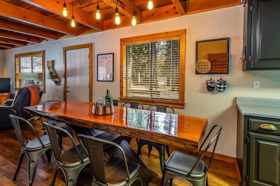 The Elderberry Retreat - It's a Dream Location! House in Shaver Lake