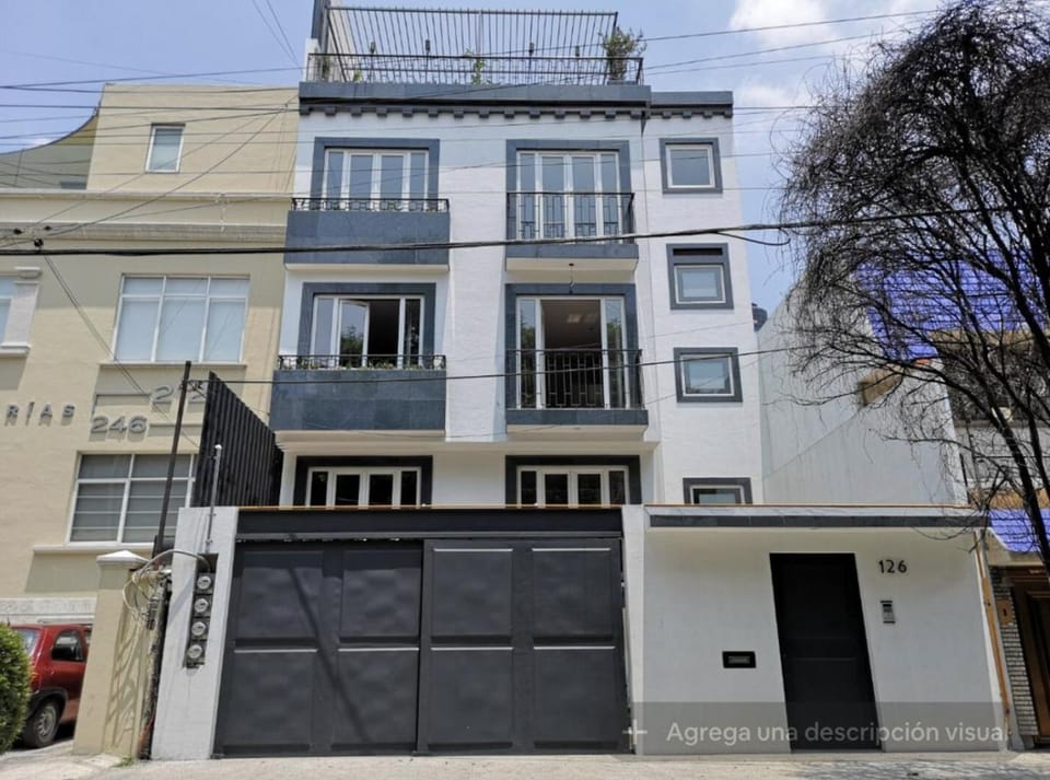 Gold 18 Cama Matrimonial Cama Individual y Baño Privado Externo Apartment in Mexico City