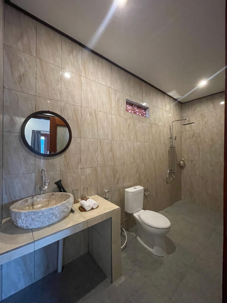 Shower, Toilet