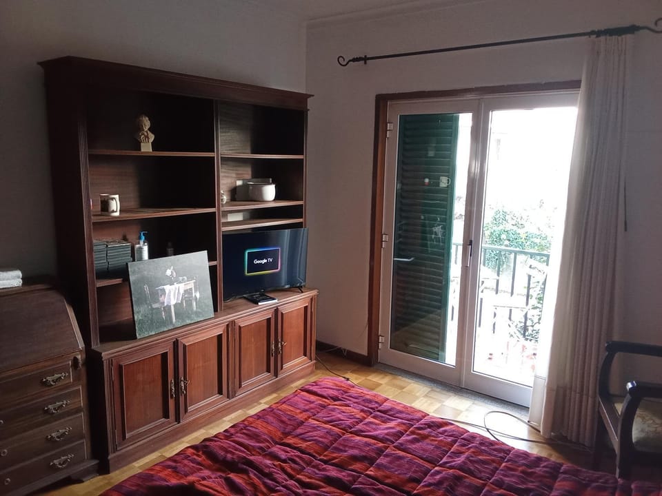 TV and multimedia, Photo of the whole room, Bedroom