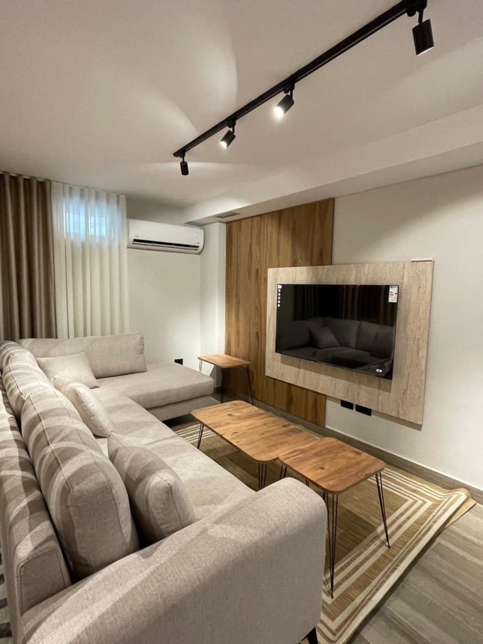 TV and multimedia, Seating area, air conditioner