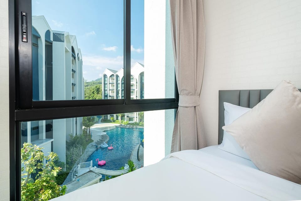 Bed, View (from property/room), Bedroom