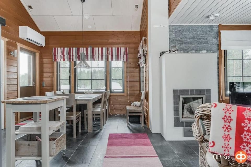 Hullun Mustikka Saukkopari Chalet in Lapland