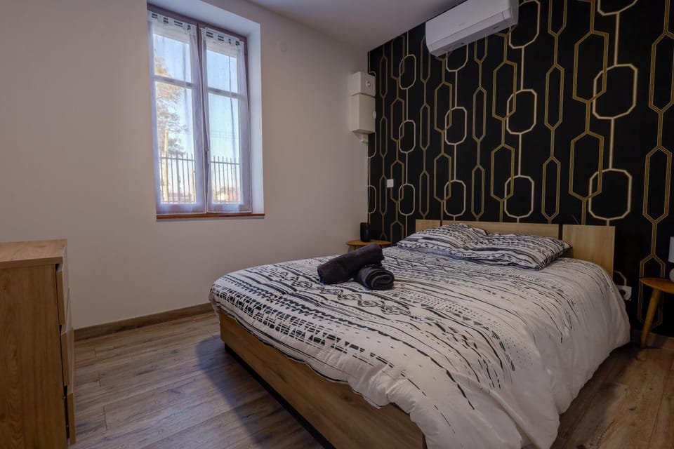 Bed, Photo of the whole room, Bedroom