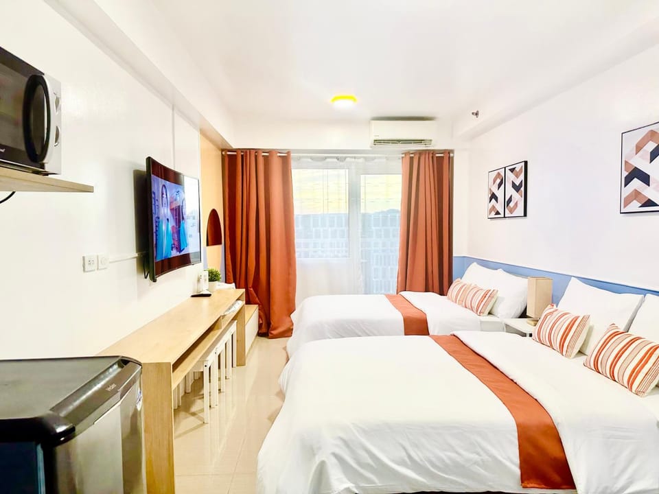 Evening entertainment, Bedroom, air conditioner