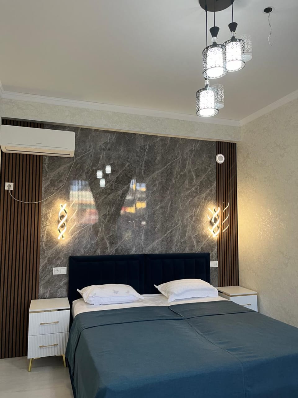 Bed, Photo of the whole room, Bedroom, towels, air conditioner