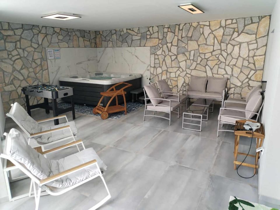 Hot Tub, Spa and wellness centre/facilities, Seating area