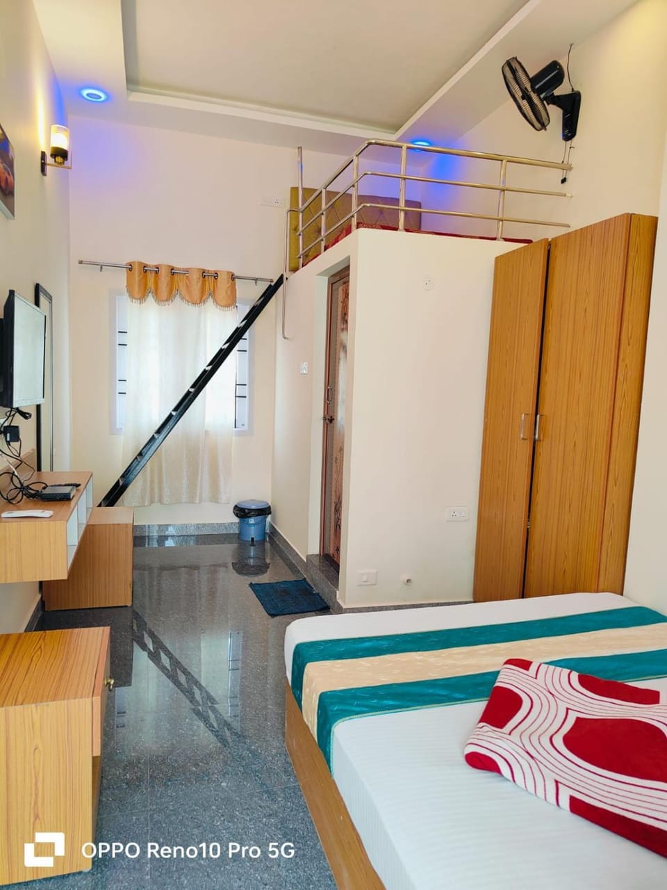 Bed, TV and multimedia, Photo of the whole room, Bedroom, wardrobe, air conditioner