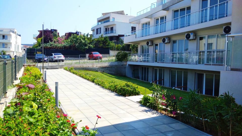 Property building, Garden