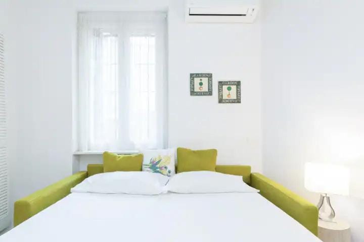 Bed, Photo of the whole room, Bedroom, air conditioner