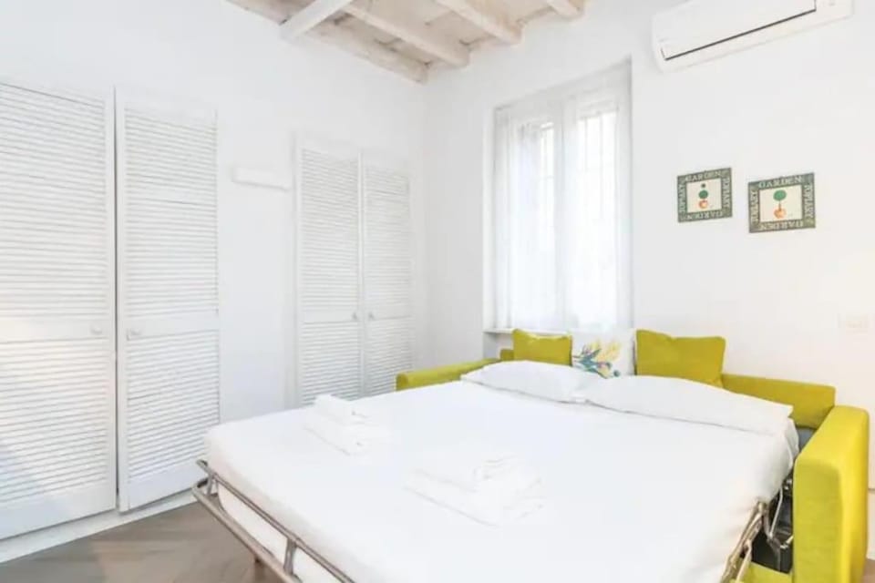 Bed, Photo of the whole room, Bedroom, air conditioner