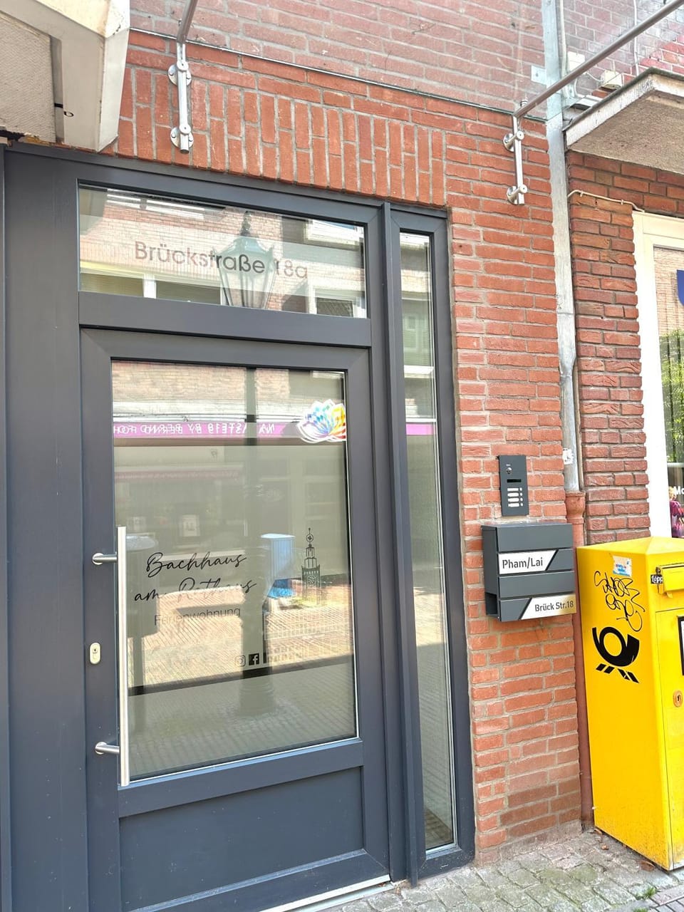 Facade/entrance