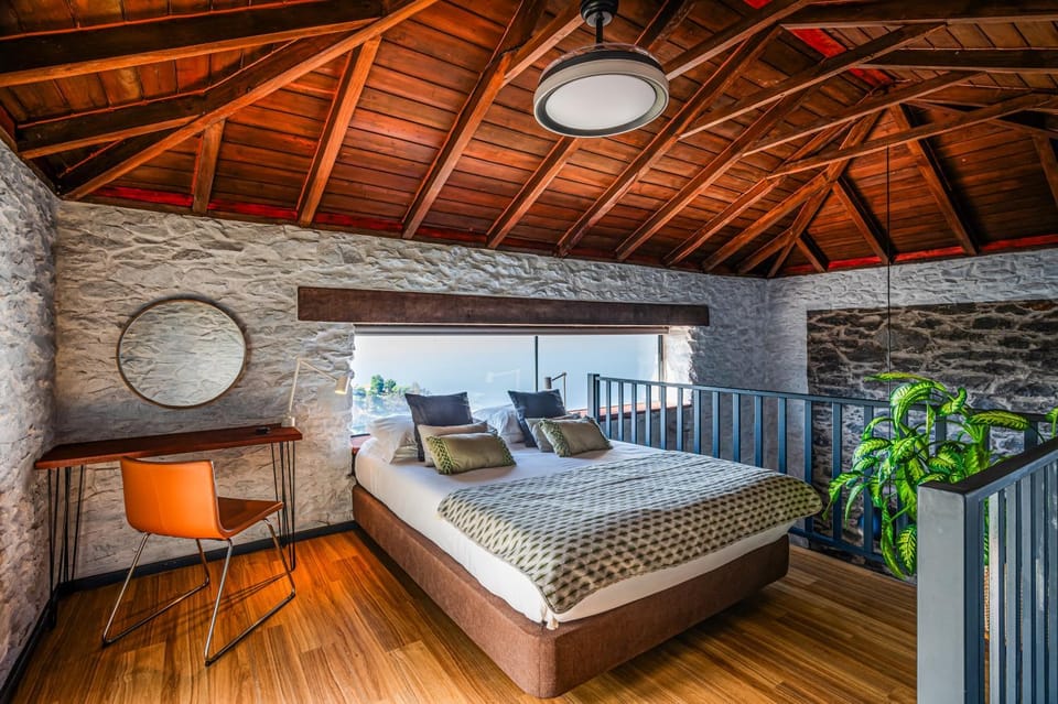 Bed, Bedroom, Sea view