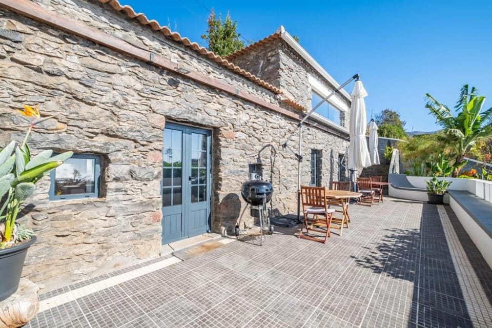 Property building, Day, Balcony/Terrace