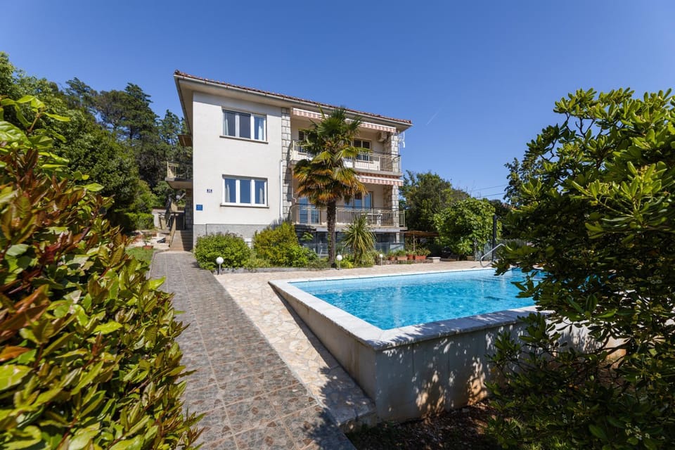 Property building, Balcony/Terrace, Garden view, Swimming pool